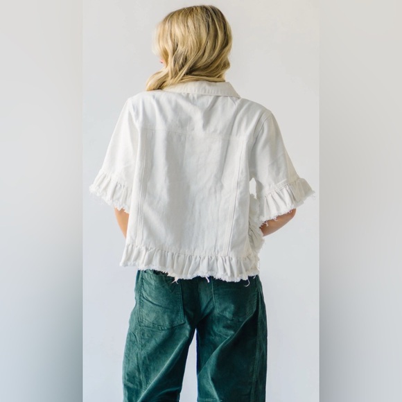 Ruffled denim / jean jacket w/ distressed hems. Buttoned up, oversized. White. M - Picture 3 of 13
